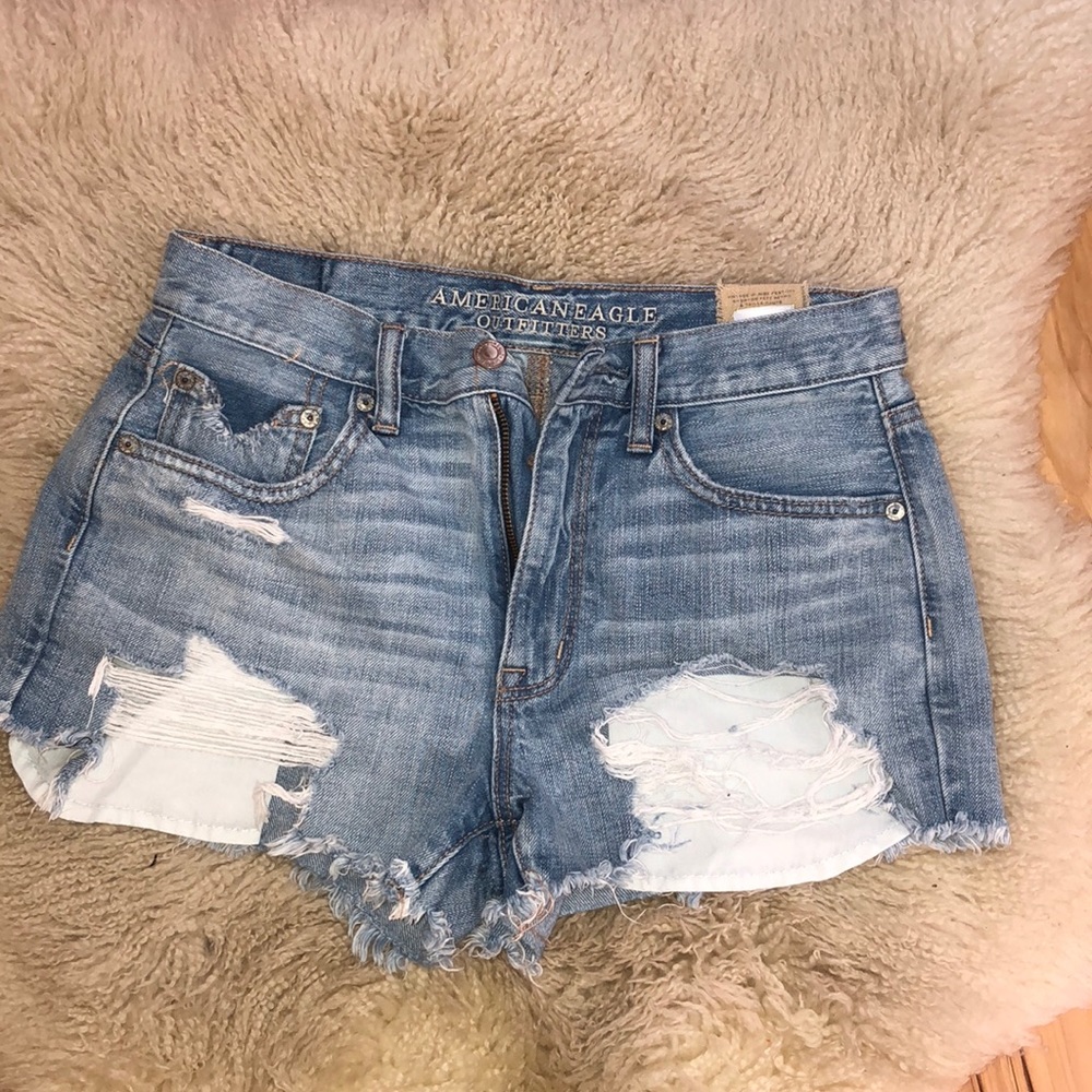 AEO Vintage high rise festival jean shorts💙